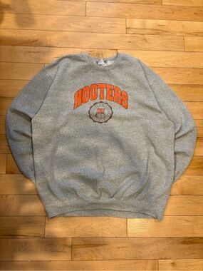 Vintage Hooters Crewneck Sweatshirt Size XL Hooters University Logo Y2K